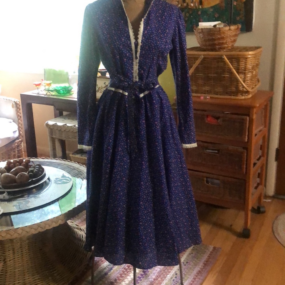*Vintage 1970’s - featured in recent Poshmark ad- authentic Gunne Sax midi dress - Picture 7 of 16